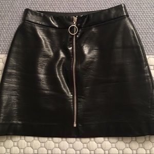 Black Patent Faux Leather Mini Skirt w Zipper 🖤